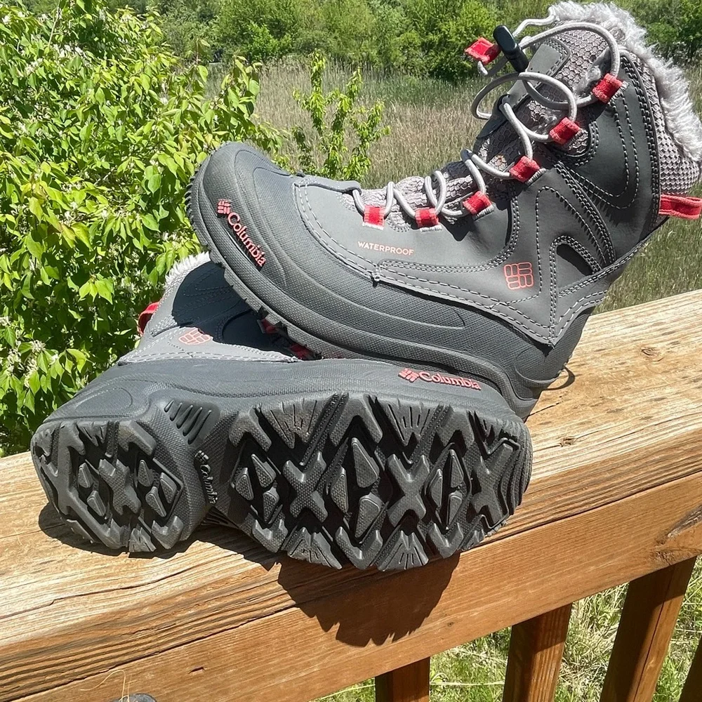 Columbia Charcoal and Red/Orange Winter Lace up waterproof Boots - Like New!